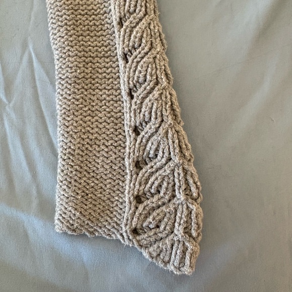 Cachè Luxe Gray Open Knit  Scalloped Sweater Size Snall - Picture 14 of 14